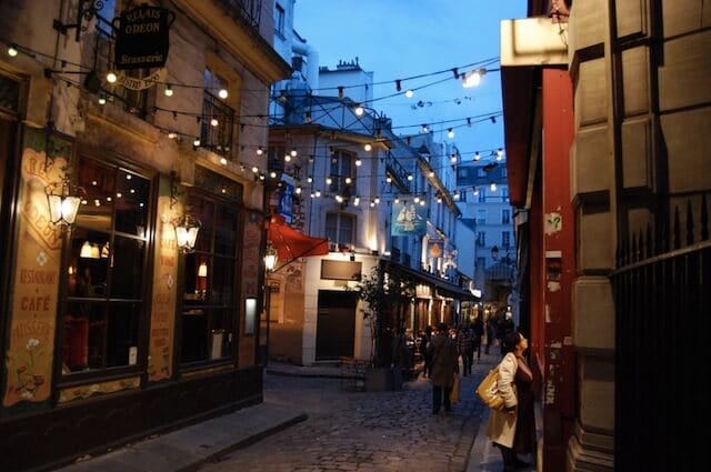 Vida noturna em Paris Vida noturna em Paris