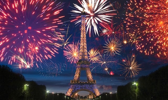 Torre Eiffel no Ano Novo em Paris Torre Eiffel no Ano Novo em Paris