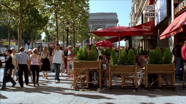 Onde come na Avenida Champs-Elysées em Paris Onde come na Avenida Champs-Elysées em Paris