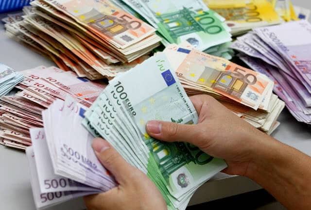 Como levar dinheiro para Paris e França Como levar dinheiro para Paris e França