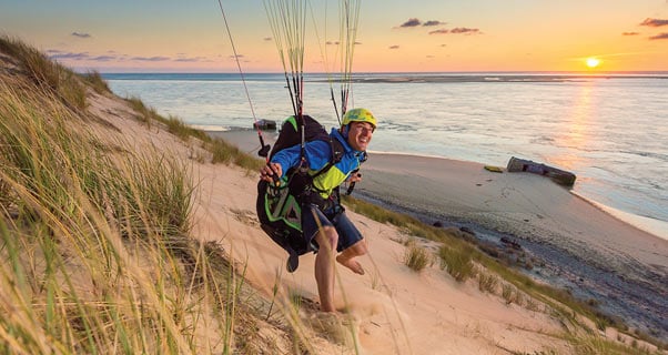 Parapente nas Dunes de Pilat na França Parapente nas Dunes de Pilat na França