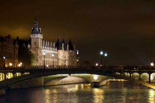 Museu do Louvre a partir do Sena Museu do Louvre a partir do Sena