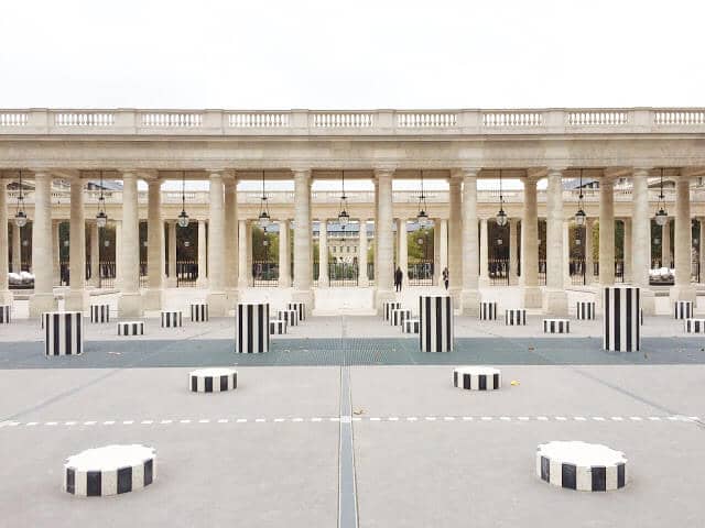 Pátio do Palais Royal em Paris Pátio do Palais Royal em Paris