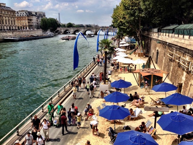 Praia no rio Sena em Paris Praia no rio Sena em Paris
