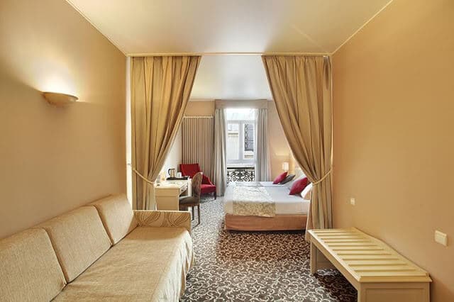Quarto do Hotel des Augustin Quarto do Hotel des Augustin