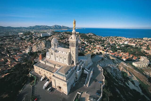 Notre Dame de la Garde em Marselha Notre Dame de la Garde em Marselha